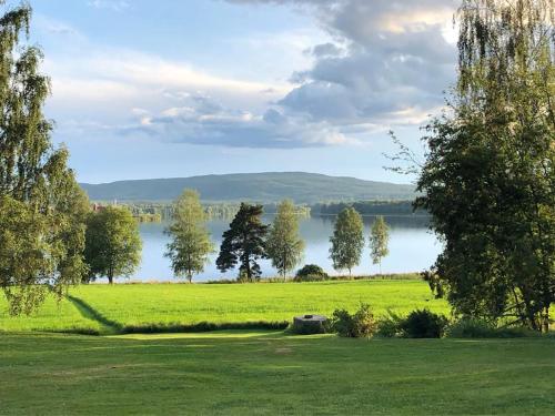 Idyllic Dalarna farmhouse at the lake