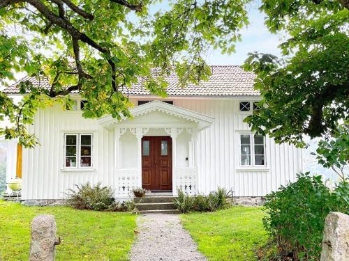 7 person holiday home in UDDEVALLA