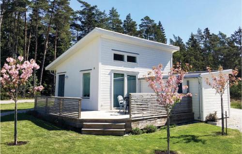 Nice Home In Gotlands Tofta With Kitchen